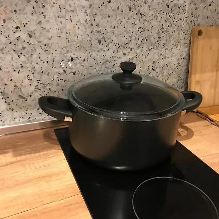 Cosy And Comfy 2 Min Walk To The Apartament *