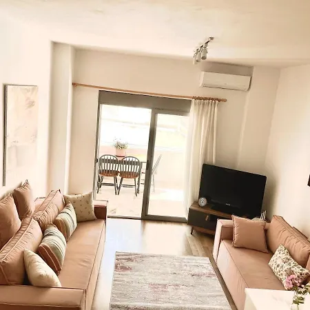 Cosy And Comfy 2 Min Walk To The Saranda