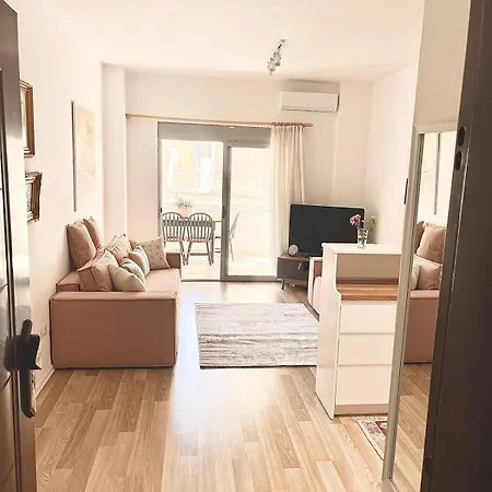 Cosy And Comfy 2 Min Walk To The Apartament *