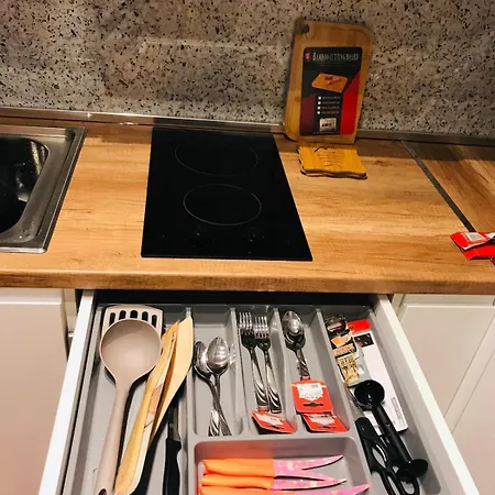 Cosy And Comfy 2 Min Walk To The Apartament *