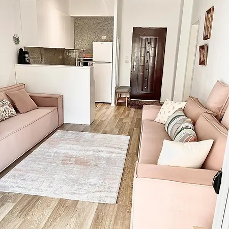 Cosy And Comfy 2 Min Walk To The *