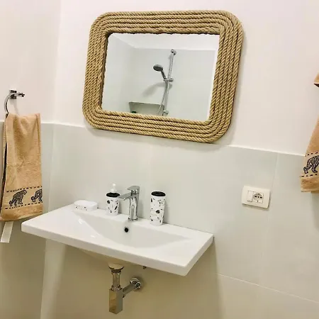Apartment Cosy And Comfy 2 Min Walk To The Sarande