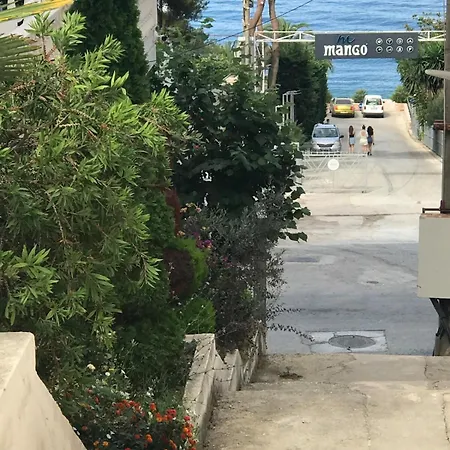 Apartment Cosy And Comfy 2 Min Walk To The