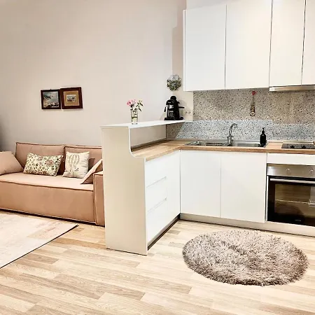 Apartment Cosy And Comfy 2 Min Walk To The