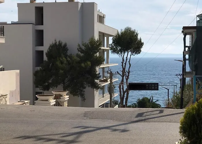 Cosy And Comfy 2 Min Walk To The Sarandë