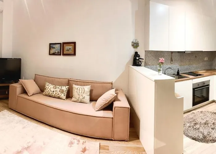 Cosy And Comfy 2 Min Walk To The Sarandë